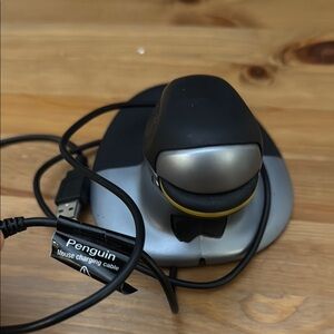 Penguin Wireless Ambidextrous Ergonomic Mouse - Black and Silver Medium